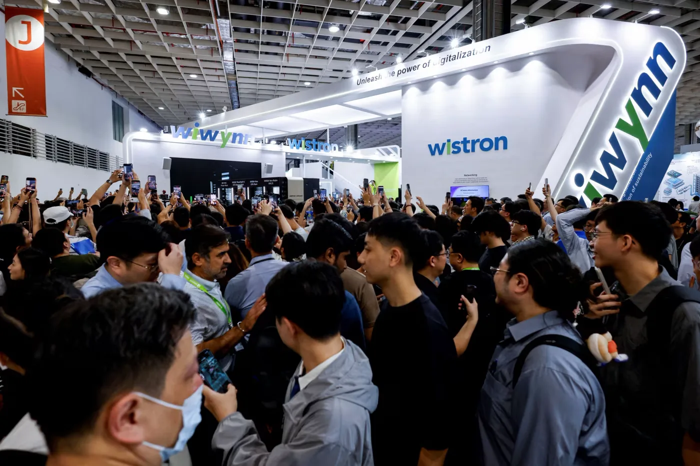 Featured image for The Wall Street Journal coverage of Wistron's Texas AI superchip site